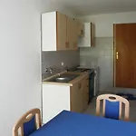 Albert Apartments *